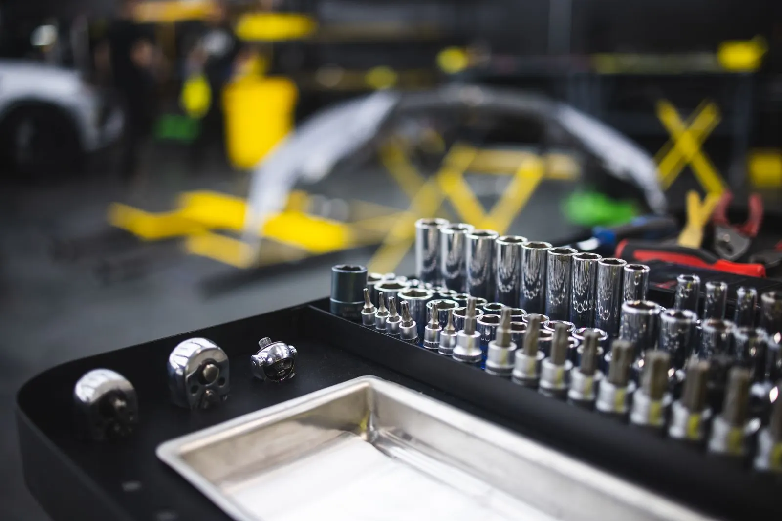 Outils de mécanique rangés dans une caisse à outils